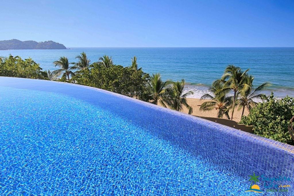 Infinity pool overlooking the Pacific